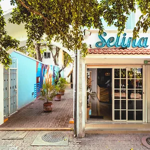 https://selina-playa-del-carmen.allrivieramayahotels.com